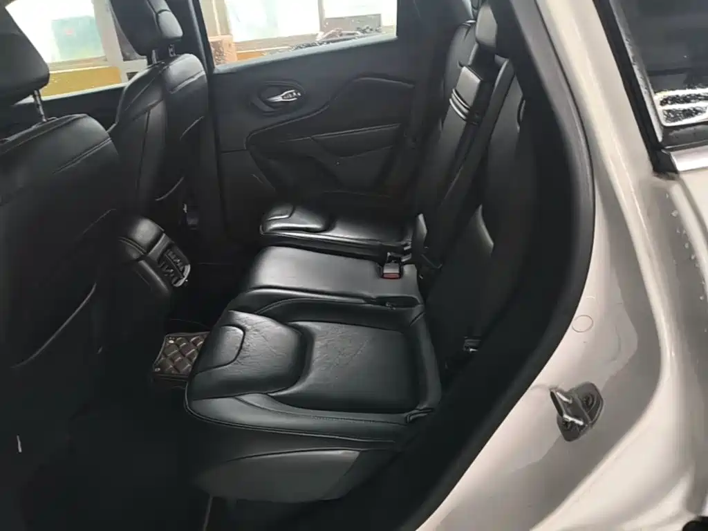 Jeep Cherokee — миниатюра 17
