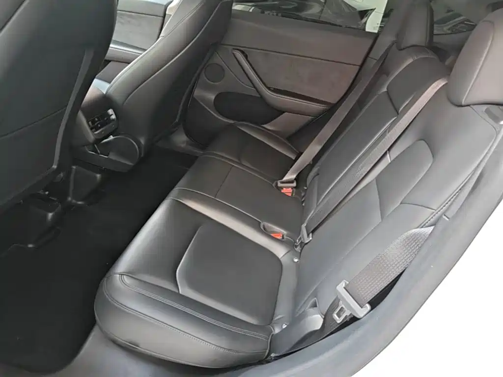 Tesla Model Y — миниатюра 17