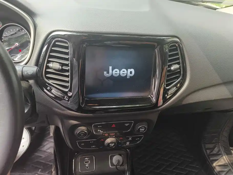 Jeep Compass — миниатюра 12