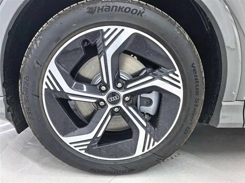 Audi Q4 e-tron — миниатюра 7