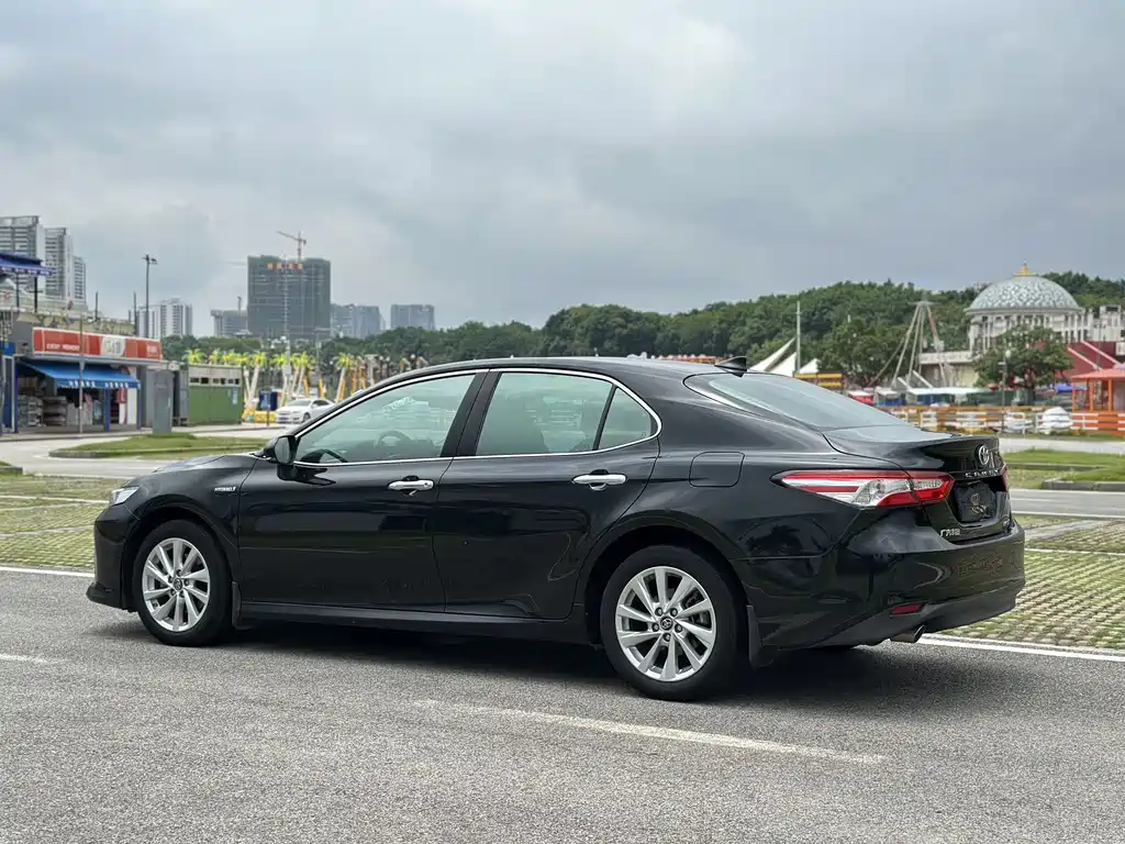 Toyota Camry — миниатюра 7