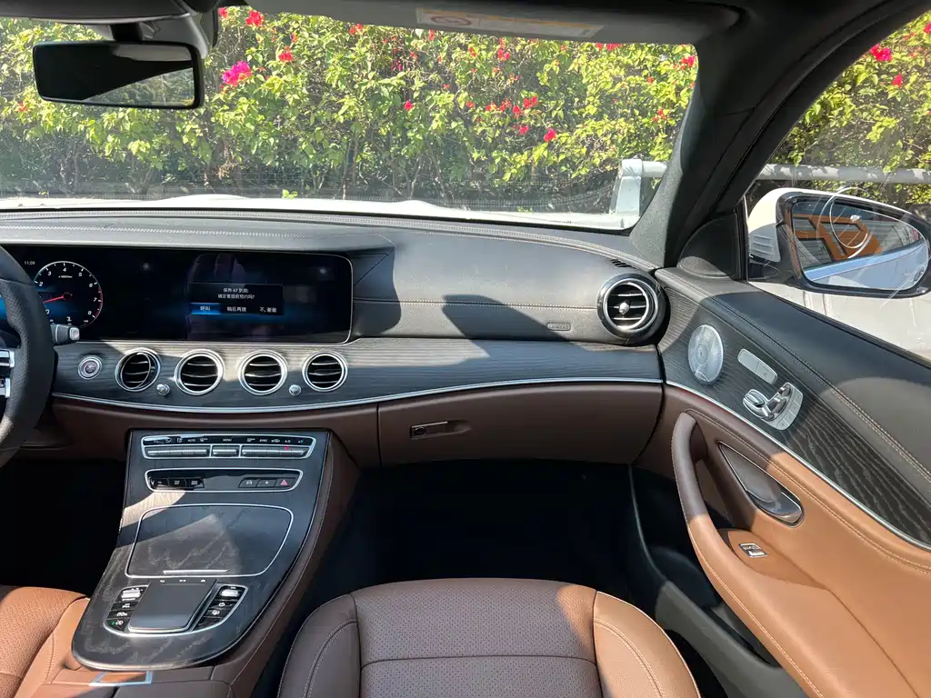 MERCEDES-BENZ E CLASS