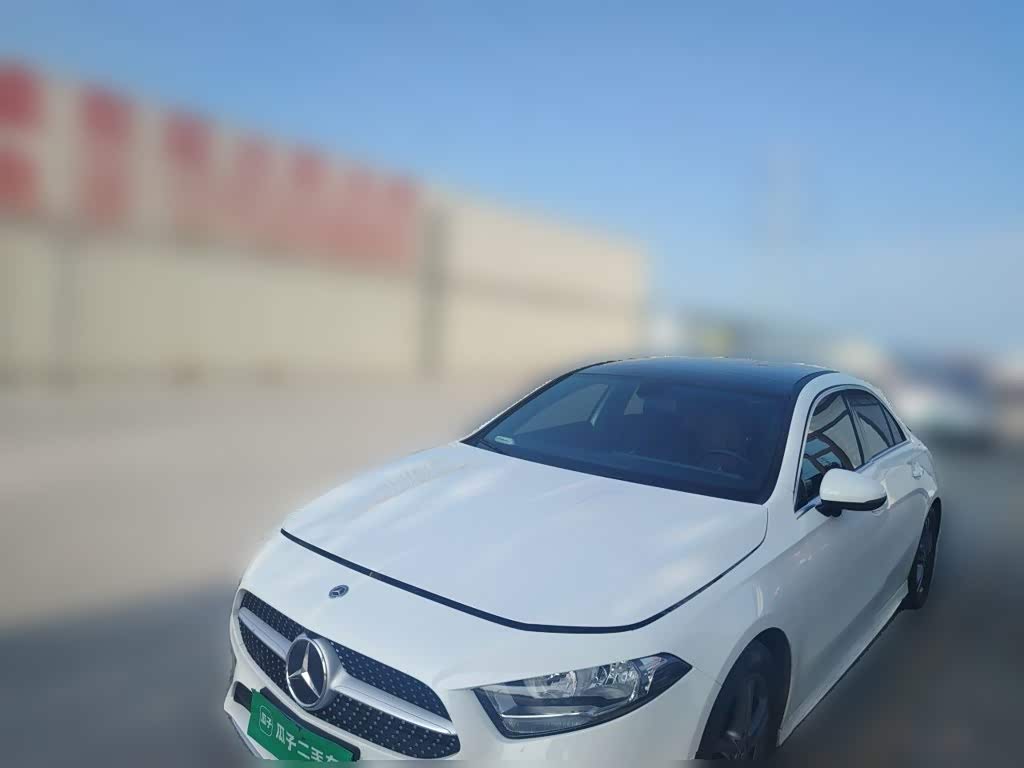 Mercedes-Benz A-Class 1.3 л 2021 г. Белый, пробег 26800 км