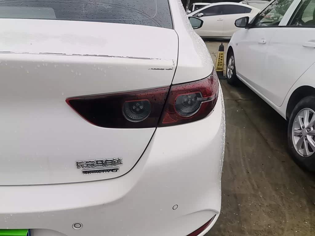 Mazda Mazda3 Axela 2.0 л 2022 г. Белый, пробег 27100 км