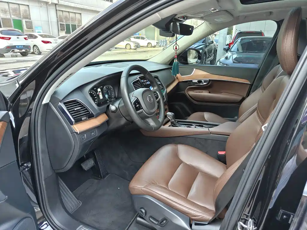 Volvo XC90 2020 T6 Luxury 7 мест
