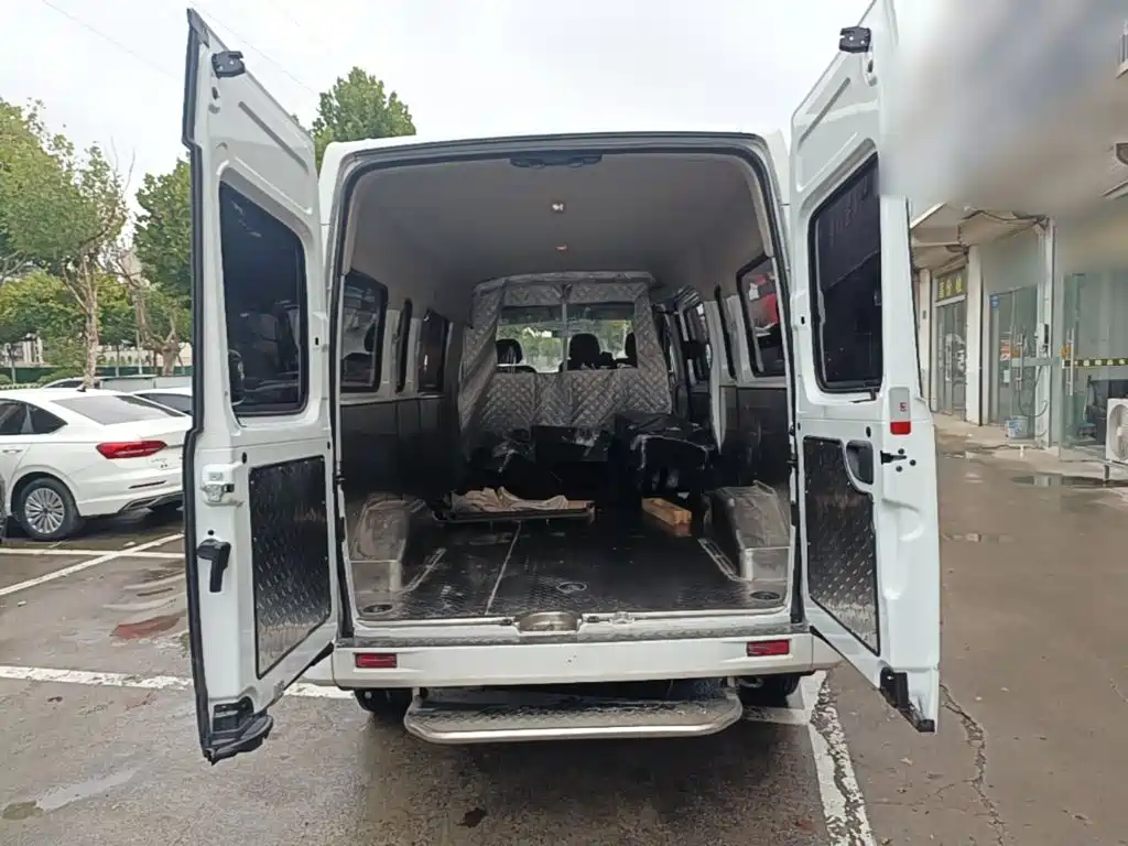 MAXUS V80 — миниатюра 19