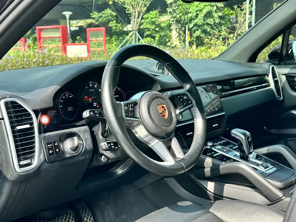 Porsche Cayenne — миниатюра 11