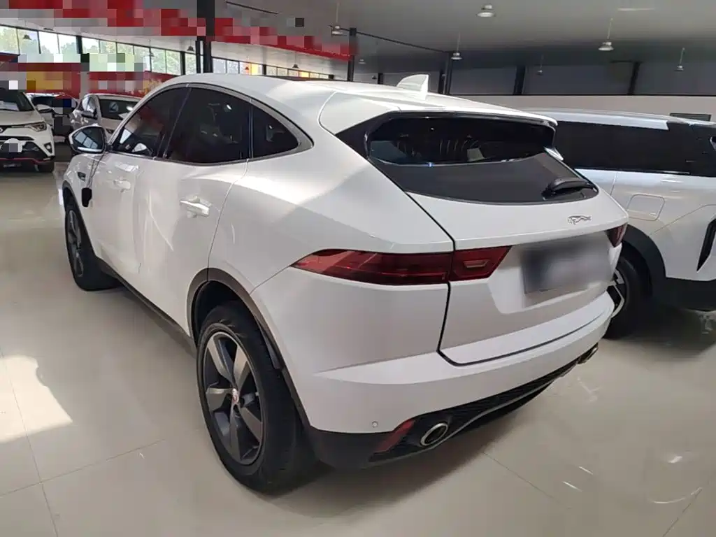 Jaguar E-PACE — миниатюра 5