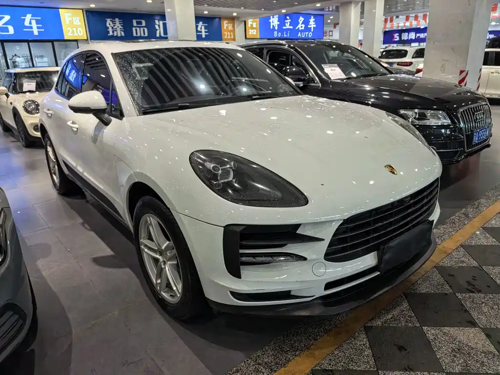 Porsche Macan — миниатюра 3
