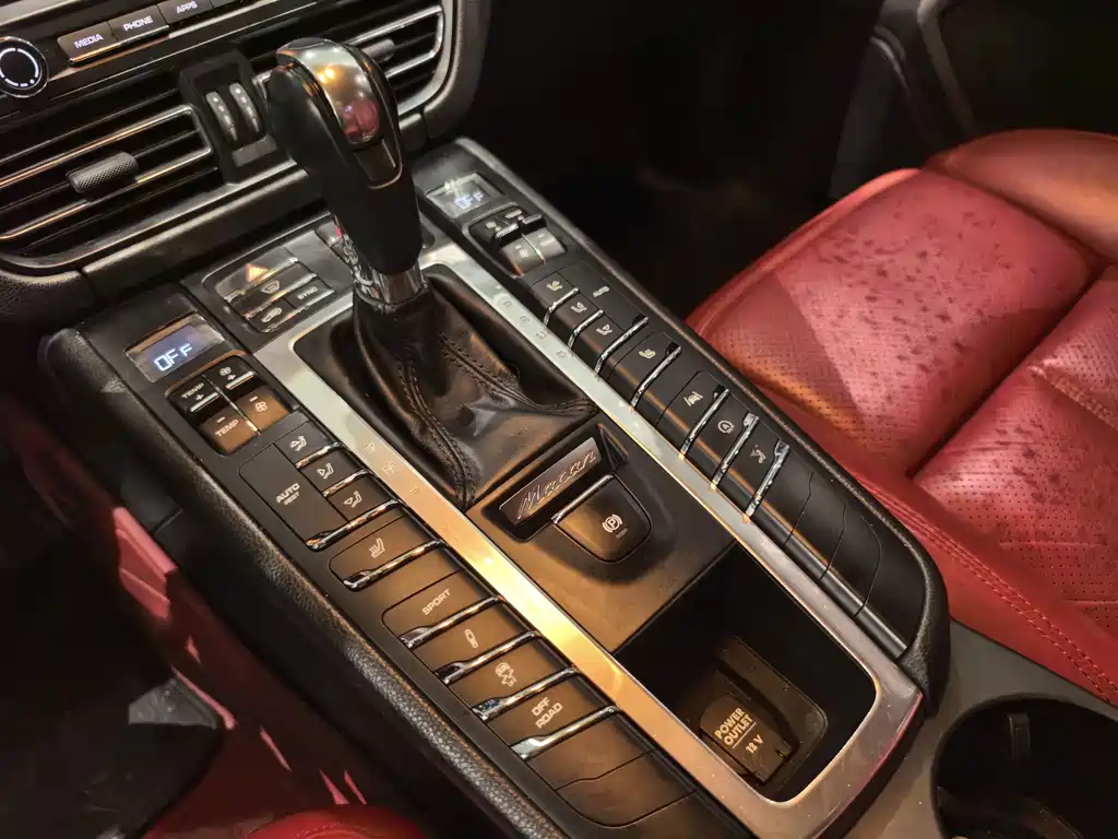 Porsche Macan — миниатюра 9