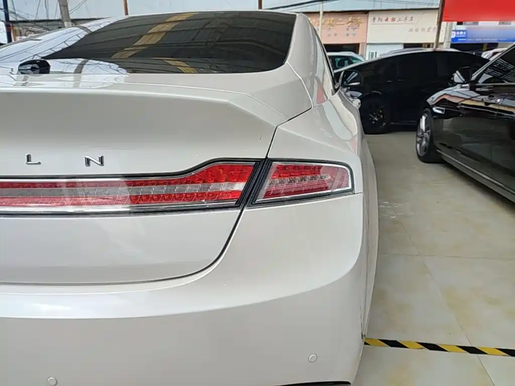 Lincoln MKZ — миниатюра 8