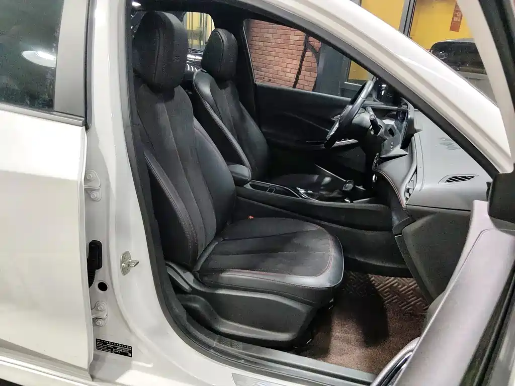 Buick Verano — миниатюра 10