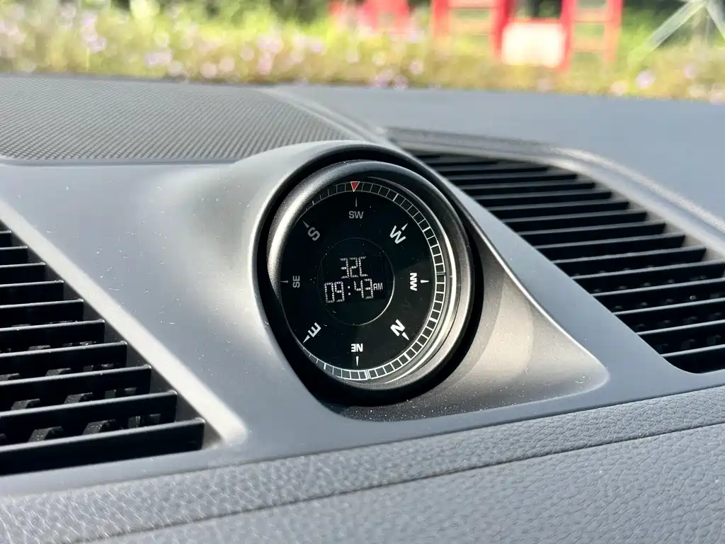 Porsche Cayenne — миниатюра 16