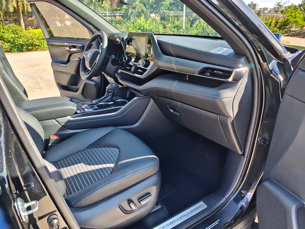 Toyota Crown Kluger 2023 2.5L HEV Luxury