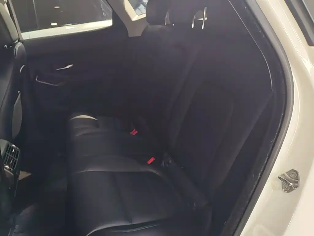 Jaguar E-PACE — миниатюра 17