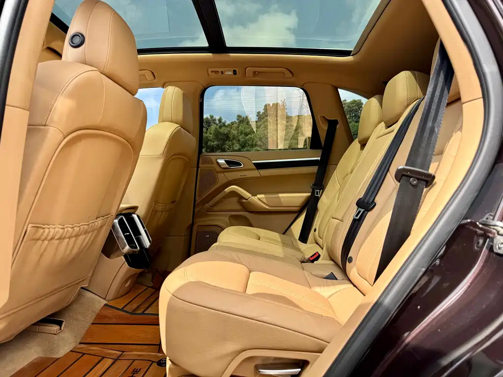 Porsche Cayenne — миниатюра 14
