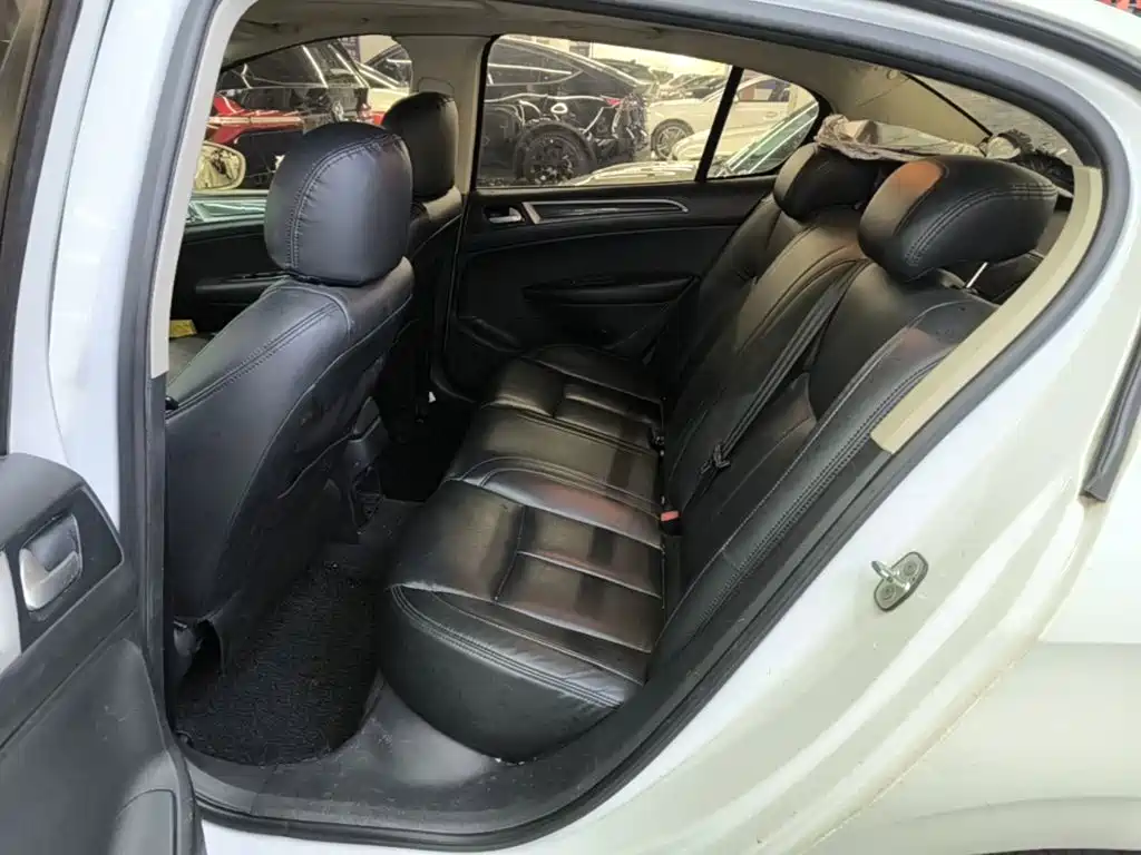 Peugeot 308 — миниатюра 17
