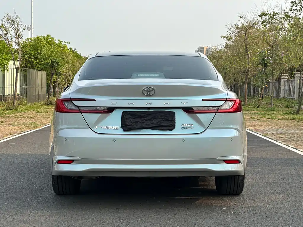 Toyota Camry — миниатюра 5