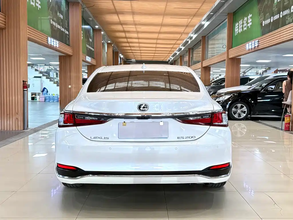 Lexus ES — миниатюра 5