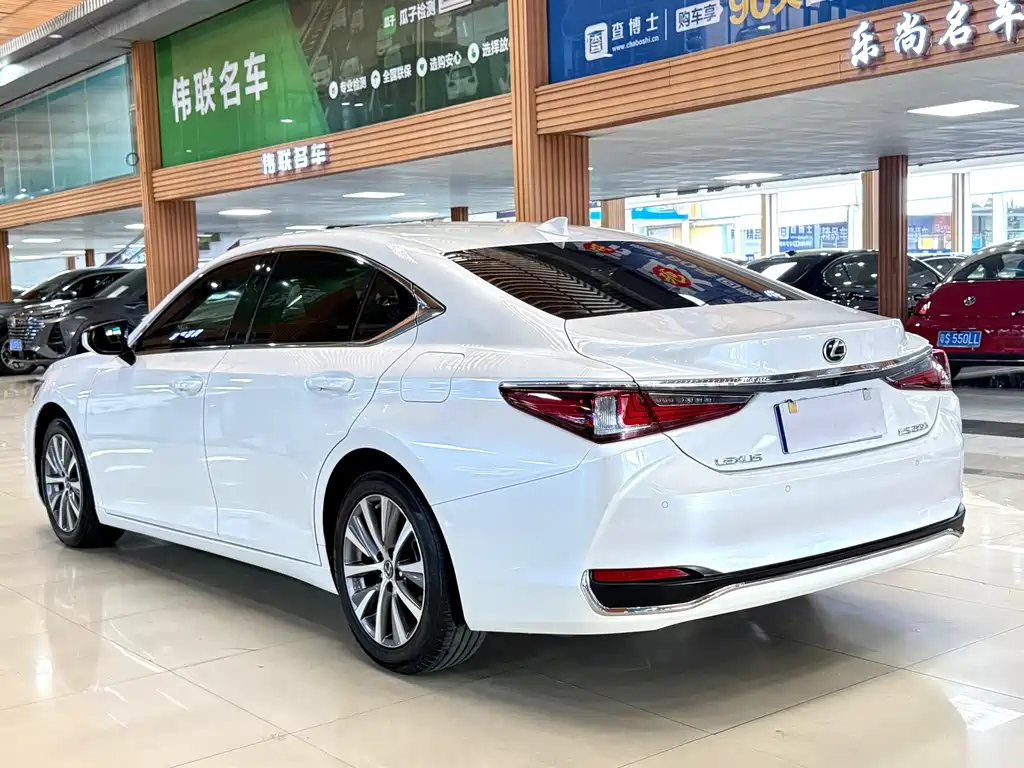 Lexus ES — миниатюра 4