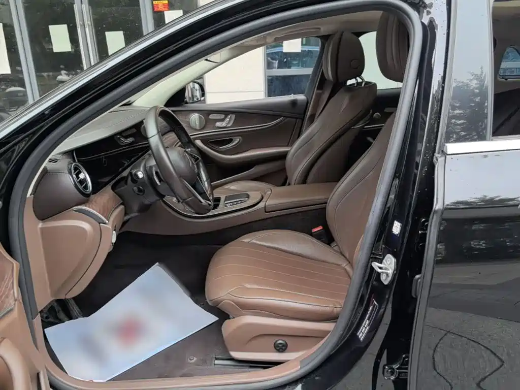 Mercedes-Benz E-Class — миниатюра 15