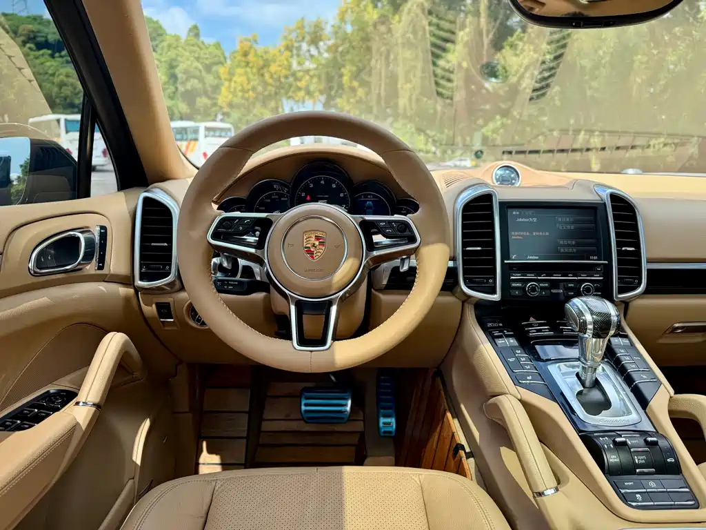 Porsche Cayenne — миниатюра 8