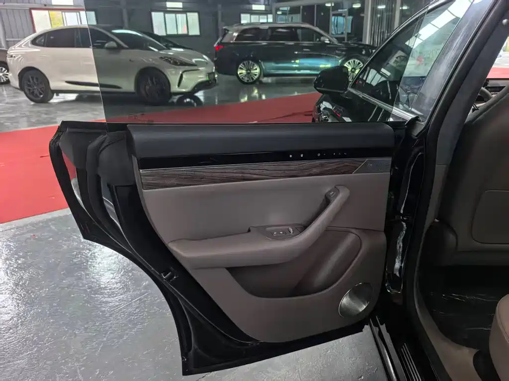 AITO WISDOM WORLD R7