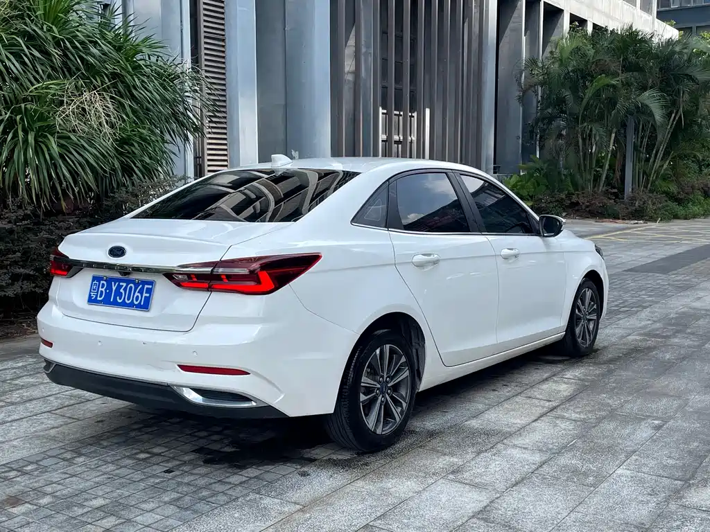 Ford Escort — миниатюра 5