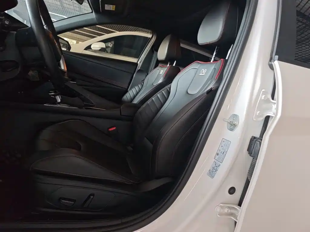 Hyundai Elantra — миниатюра 15