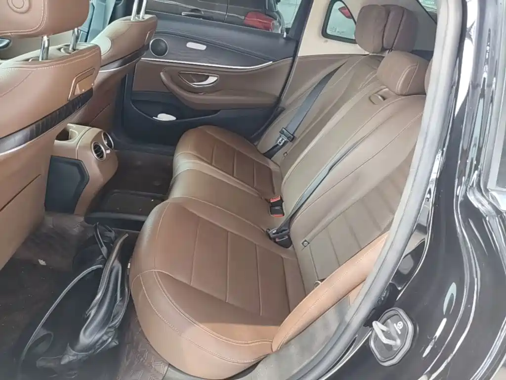 Mercedes-Benz E-Class — миниатюра 17