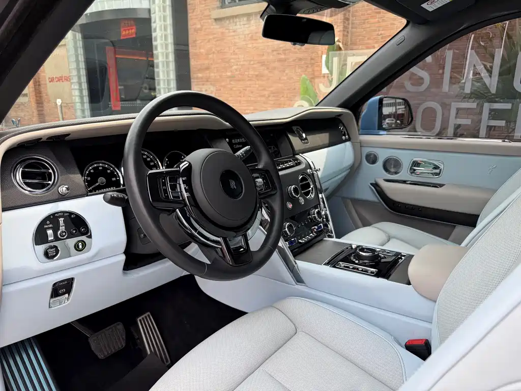 Rolls-Royce Cullinan 2018 мест
