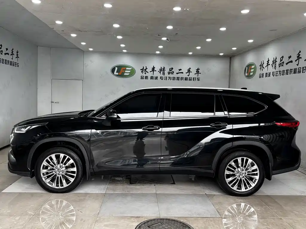 TOYOTA HIGHLANDER