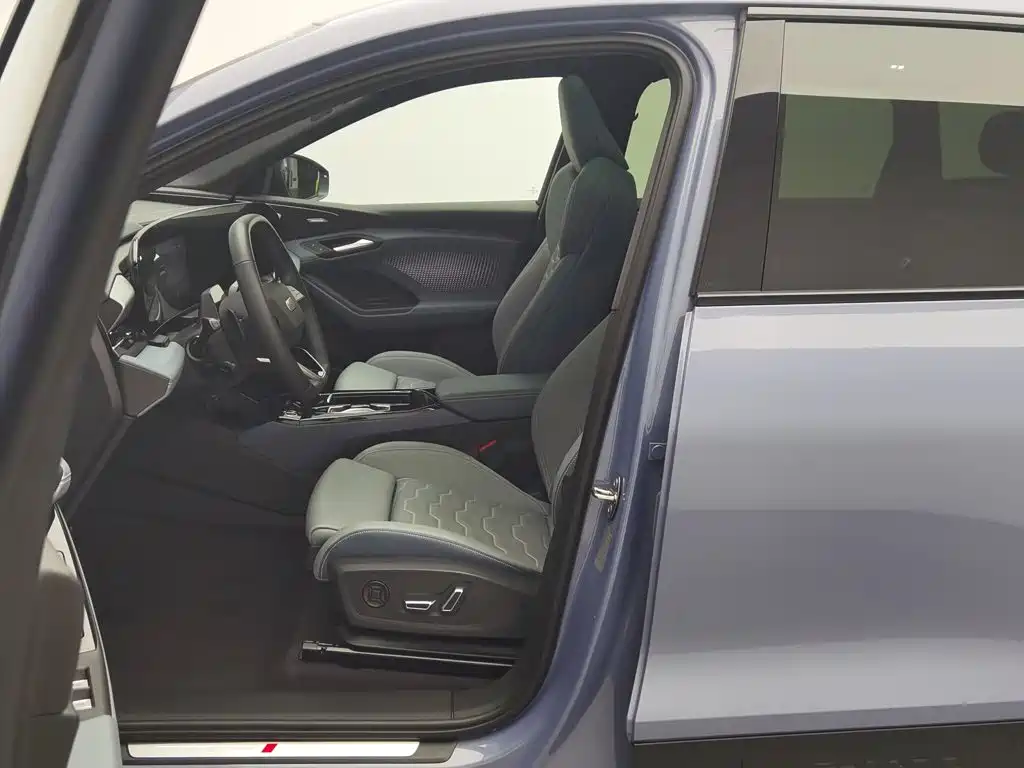 Audi Q6L e-tron — миниатюра 10