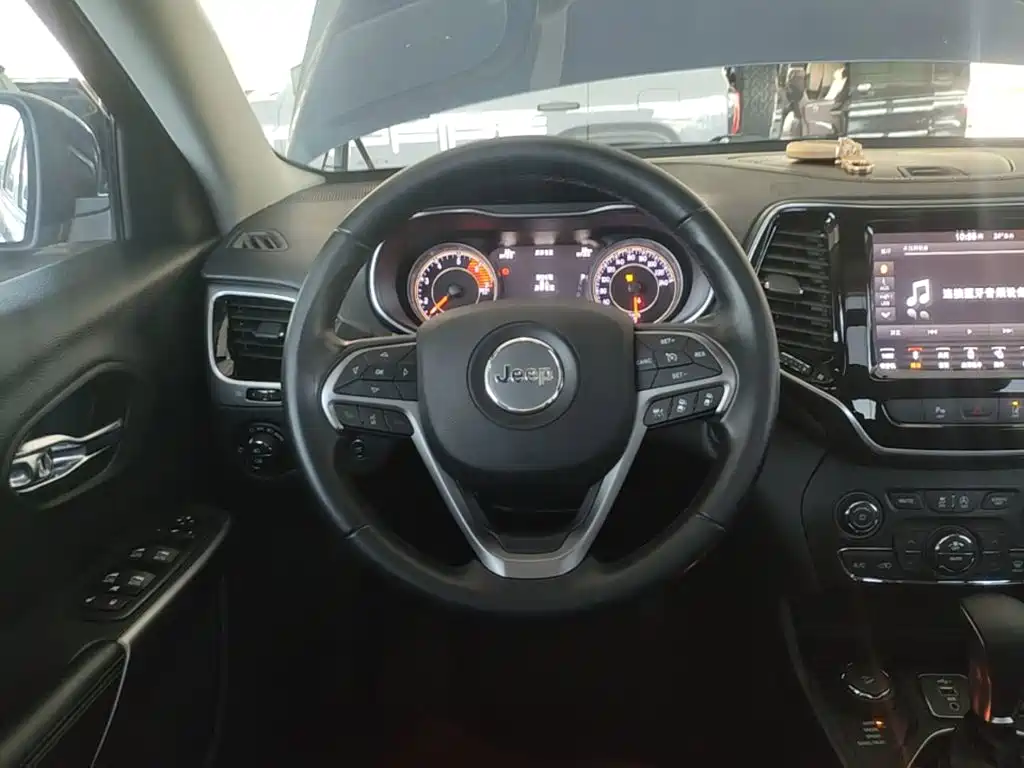 Jeep Cherokee — миниатюра 11