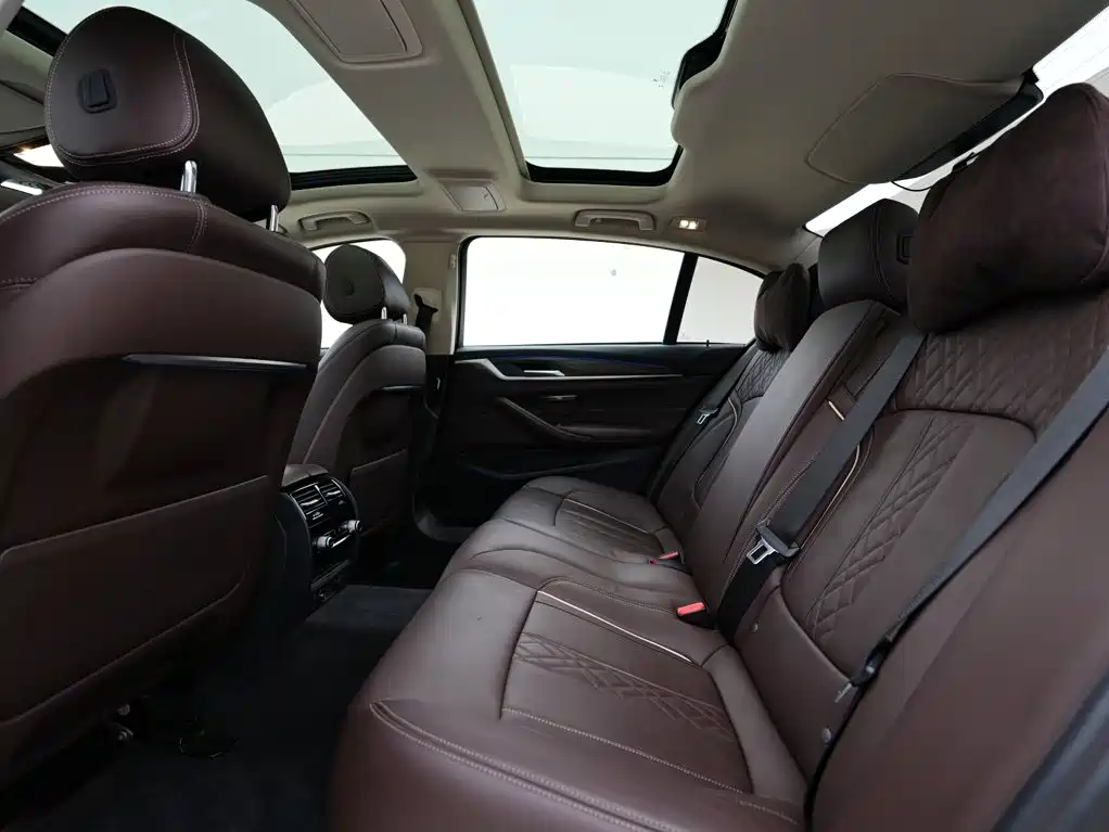 BMW 5 Series New Energy — миниатюра 20