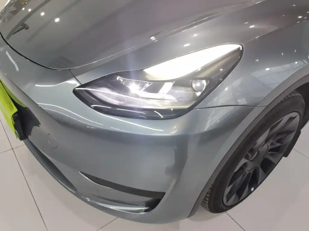 Tesla Model Y — миниатюра 24
