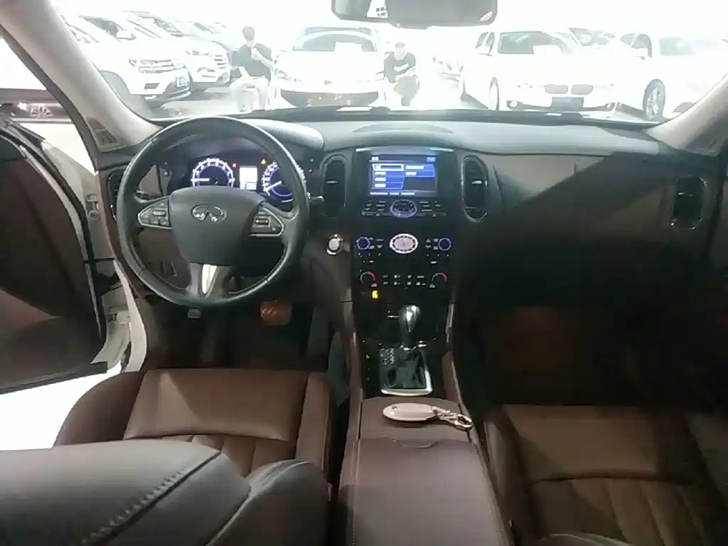 Infiniti QX50 — миниатюра 10