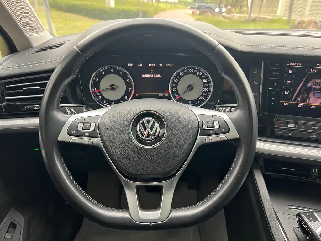 Volkswagen Touareg — миниатюра 15