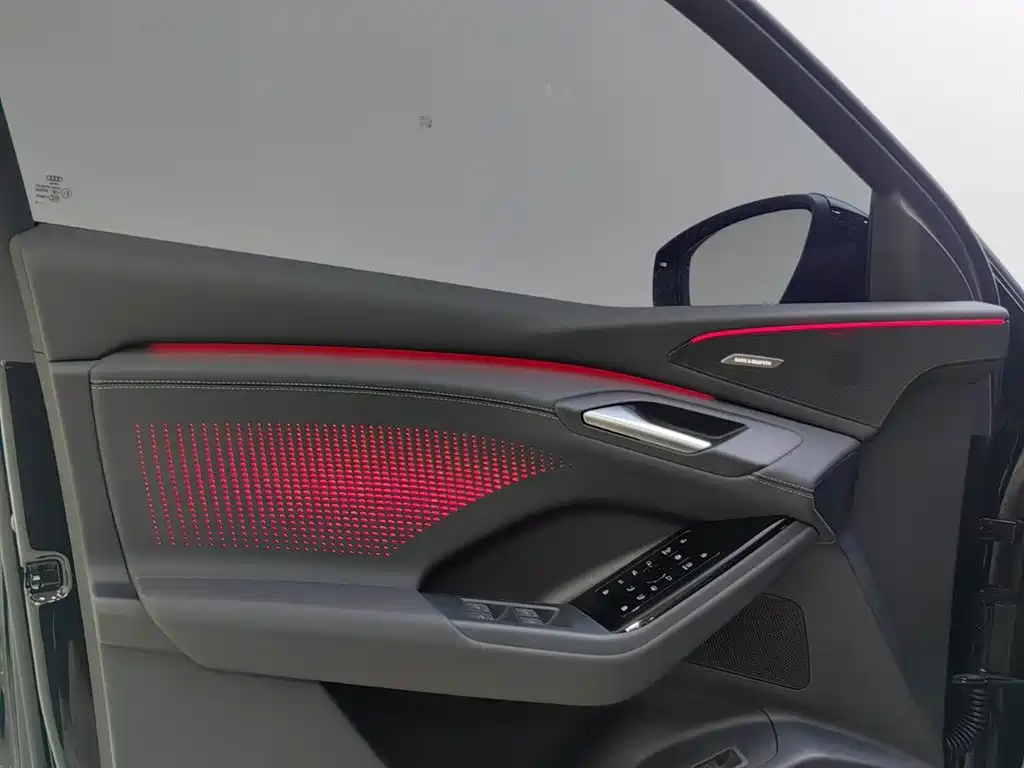 AUDI Q6L SPORTBACK E TRON