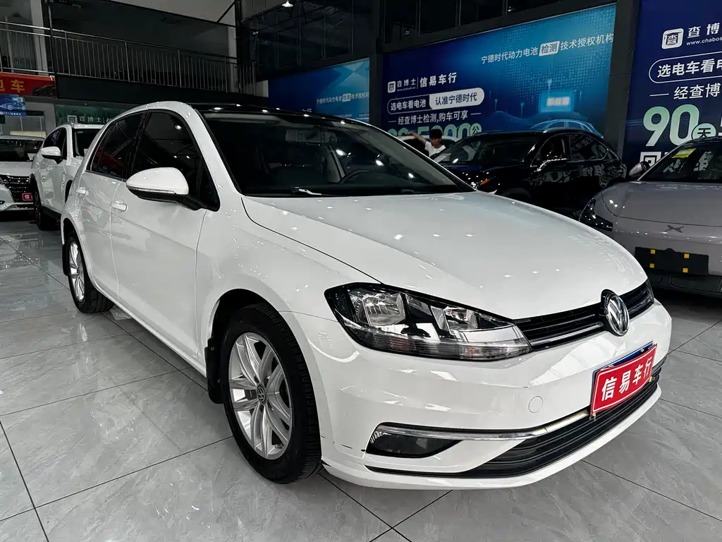 Volkswagen Golf - фото 2