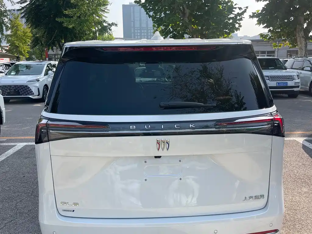 Buick GL8 Hybrid — миниатюра 3