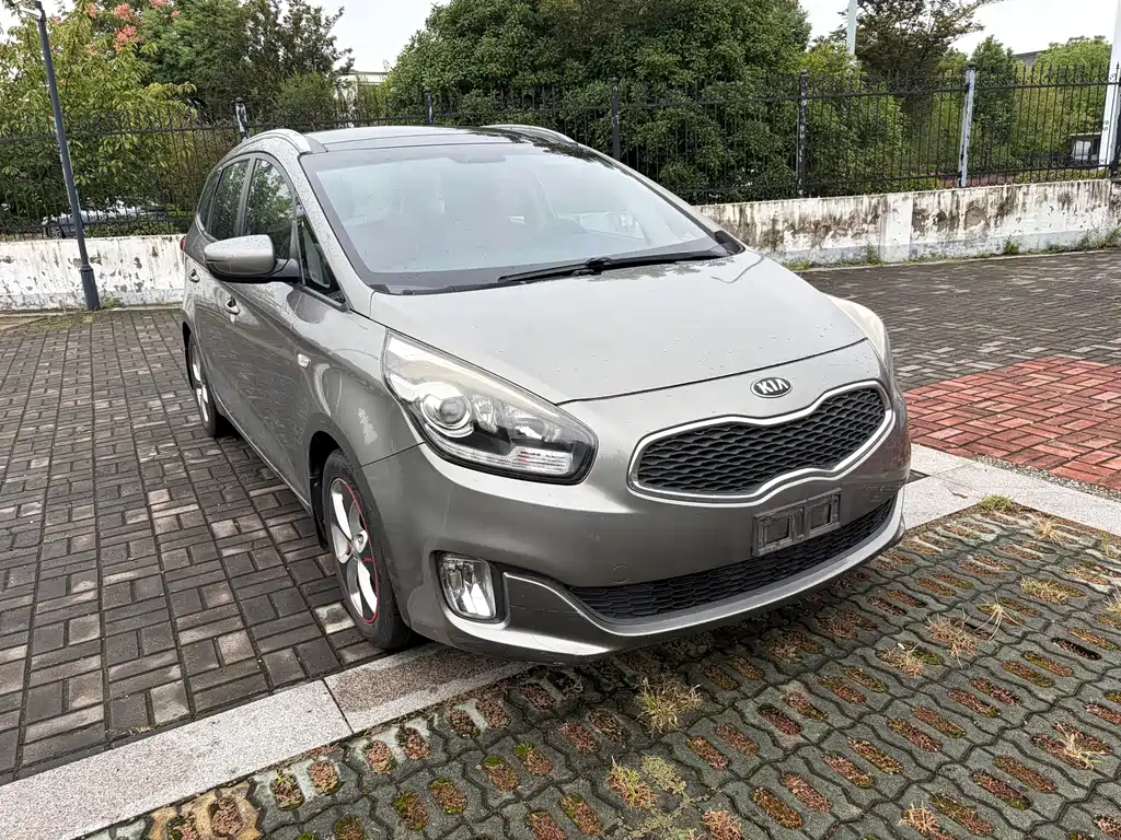 Kia Carens — миниатюра 3