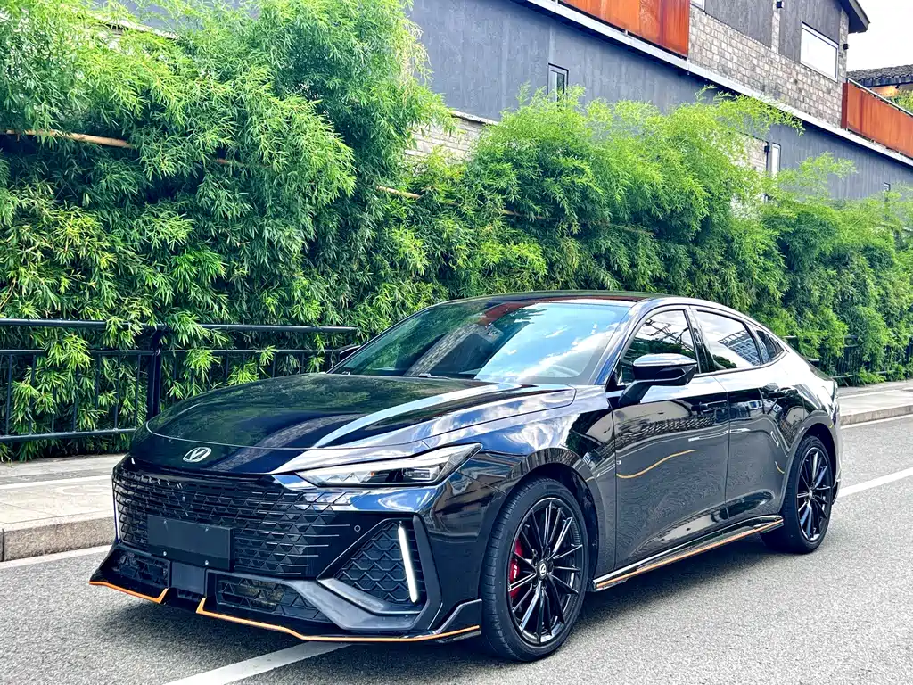 2023 Changan UNI-V - zdjęcie 1 z 16