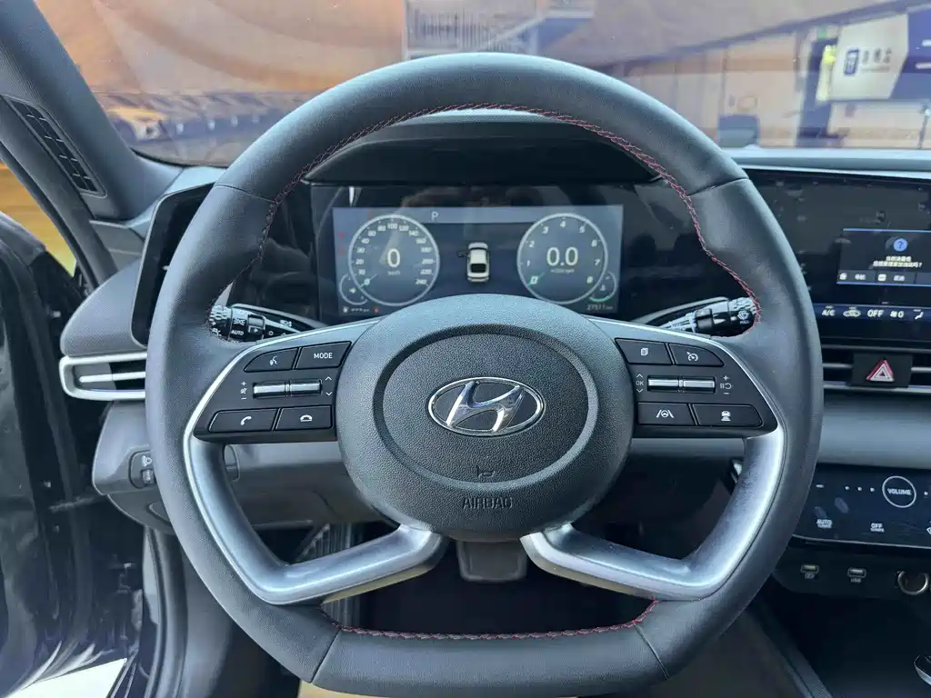 Hyundai Elantra — миниатюра 12