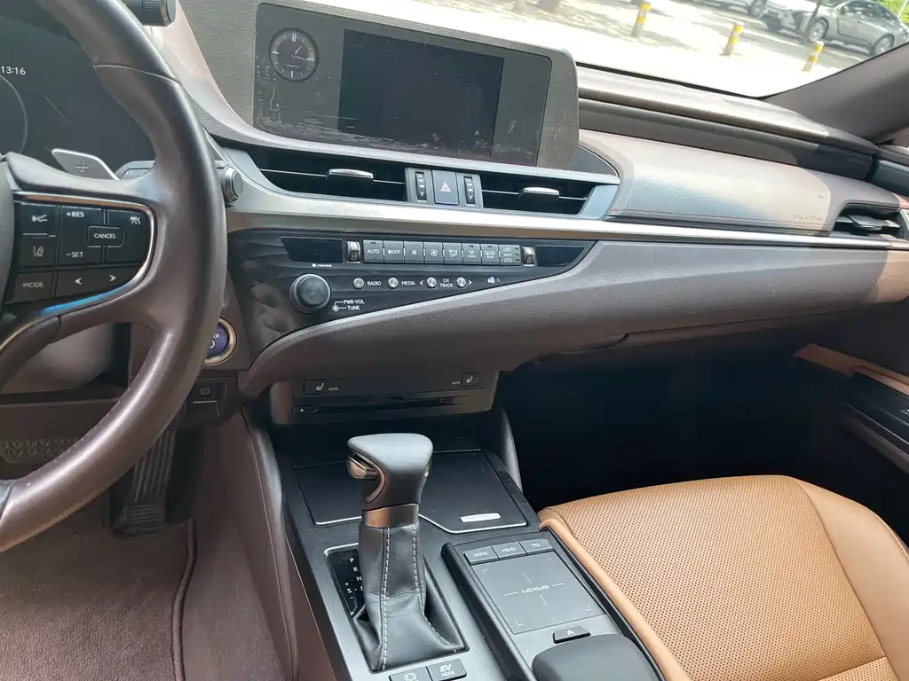 Lexus ES 2020 300h