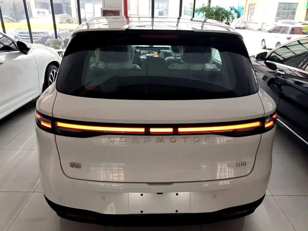 Leapmotor Leapmotor B10 — миниатюра 6