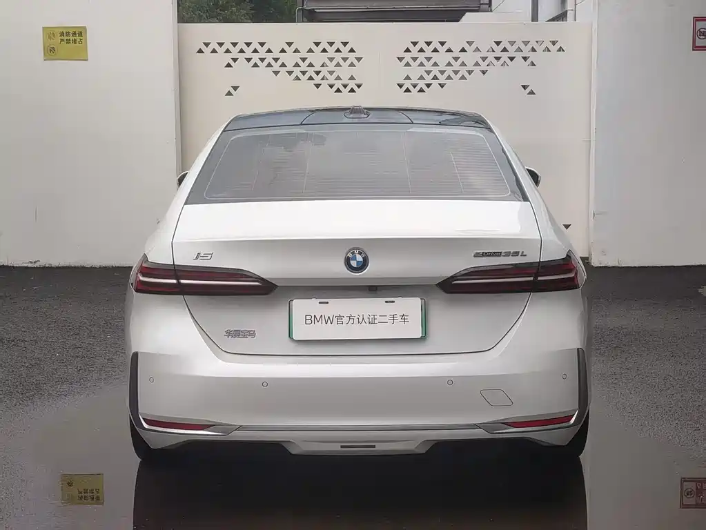 BMW i5 — миниатюра 5