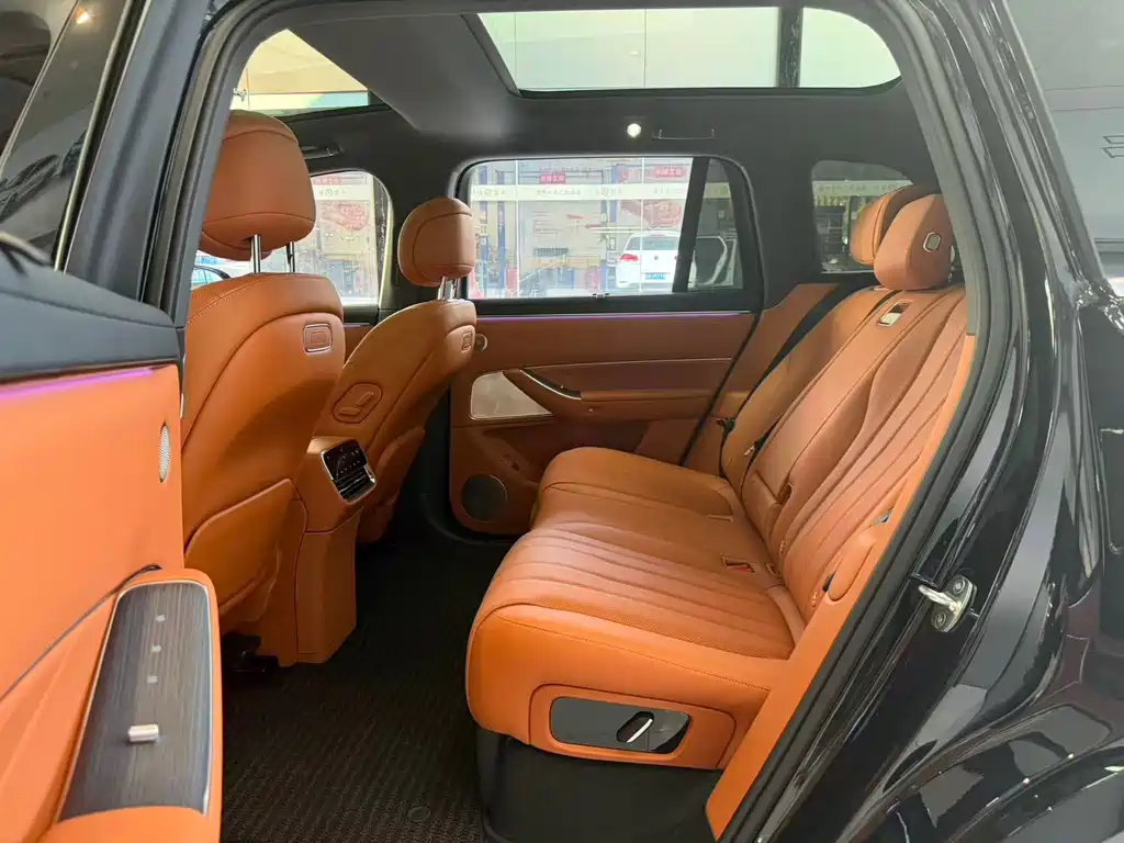 AITO ASK THE WORLD M8