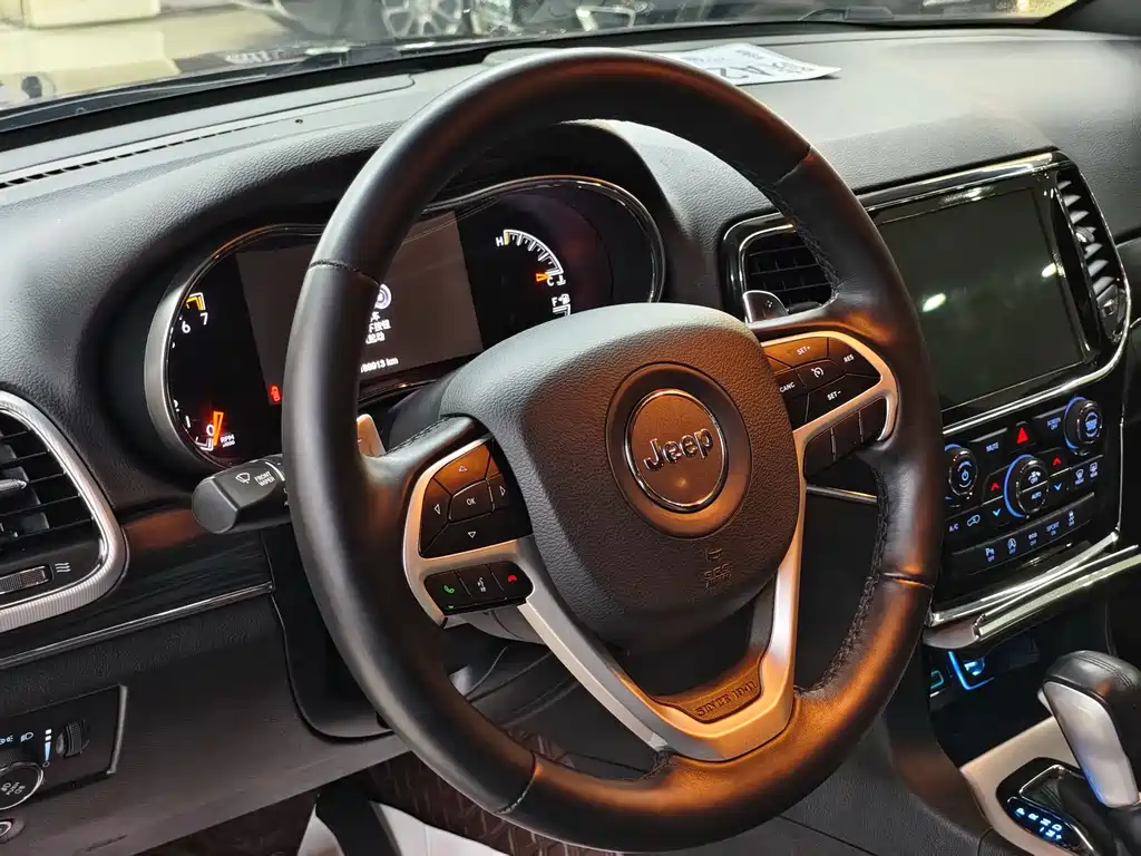 Jeep Grand Cherokee (Import) — миниатюра 5