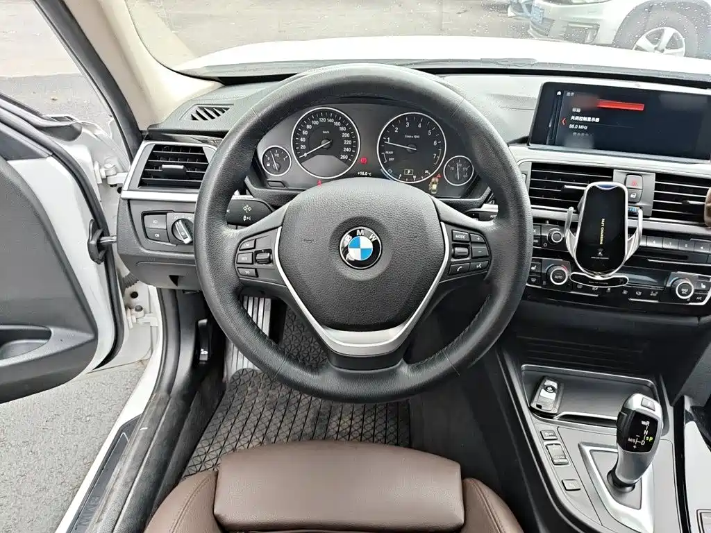 BMW 3 Series — миниатюра 11